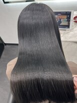 ピリオド 赤坂(Period.)&nbsp;ロングヘアーアッシュグレージュカラー　赤坂見附