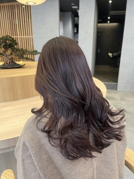 リファインド(REFINED) おしゃれなチェリーブラウンで艶々に AYANO