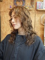 ノラ カマクラ(NORA kamakura)&nbsp;ミディアムパーマ顔周りカットウルフパーマレイヤー前髪なし
