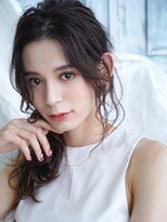 エシェル 平塚店(echelle) 顔まわりウェーブで魅せる大人上品ローポニーアレンジ