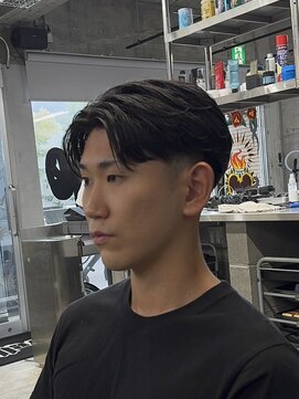 ヴェルゴ 沖浜店(vellgo) 韓国風センターパートテーパーフェード黒髪