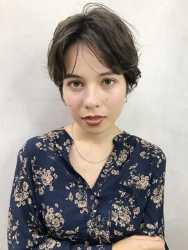アイティー バイ アルバム 中野店(IT by ALBUM) センターパートラフショート_耳かけウェーブパーマ_27211