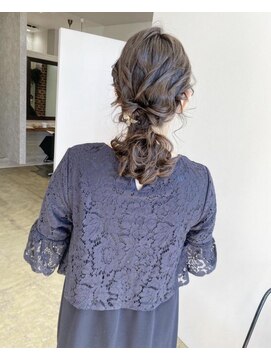 ニド(2do) 結婚式お呼ばれローポニーアレンジ