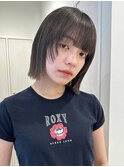 ワイドバングレイヤーグレージュ切りっぱなし外ハネボブブリーチ