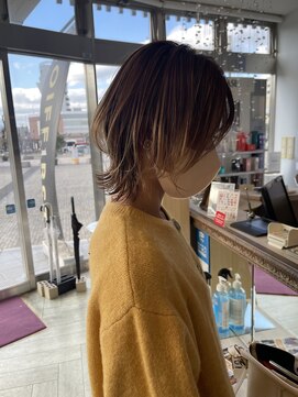 コワファースト 大分(COIFF1RST) ベージュカラーのボブウルフスタイル