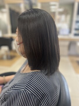 シャドウ美容室 ミディアムレイヤー