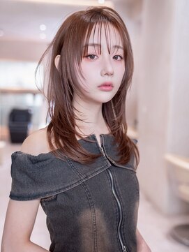 ミディアムレイヤーカット×イルミナカラー×顔周りレイヤー