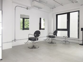 svan 青山表参道/レイヤーカット/ストカール/髪質改善/縮毛矯正の写真/外苑前の隠れ家でタイパ×高精度を。完全マンツーマン＆待ち時間ゼロ、論理的診断で理想を叶える緑の空間。