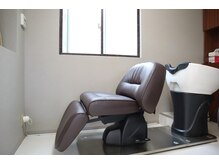 デザインヘアー ピアジェ 橿原店(DESIGN HAIR PIAGET)の雰囲気（シャンプー台はフルフラットとなり、リラックスして頂けます♪）