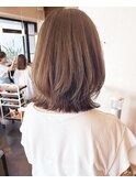 小顔イメチェン、ブルーグレージュカラーくびれレイヤーボブ
