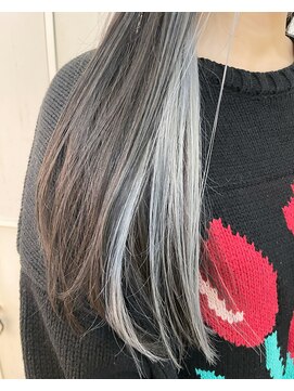 ジーナ 札幌(Zina) ホワイトシルバー