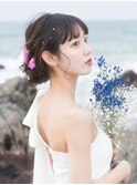 アップスタイル　ゆるめシニヨンアレンジ　お花アレンジ