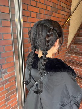 コンムオーベレ(COMMUOVERE) ヘアアレンジ