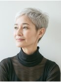 洗練ショートで、大人の輝きをまとう