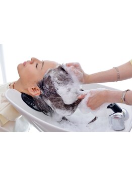 【自分へのご褒美☆】髪の状態に合わせて選べるヘッドスパが大人気♪頭皮から髪をキレイにし、健康な髪へ☆