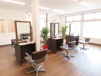 ラポールヘア ウジエスーパー岩出山店(RAPPORT HAIR)の写真/【岩出山エリア】ベテラン美容師一同、低価格・安定の施術を心がけております♪キッズルーム完備！