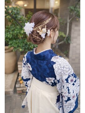 ファーレンピュアスウィート(fahren-pure-suite) 袴スタイルアレンジシニヨン