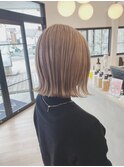 30代40代ボブ×ミルクティーベージュ×ハイライト×外はねボブ