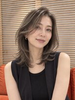 オアシスアヴェダ ザ・ペニンシュラ東京(OASIS AVEDA) 40代ミディアムレイヤー白髪ぼかし透明感ハイライト