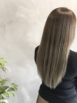 フォルン(Vorn) 透け感ベージュ