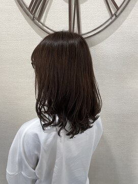 モエバイアリア(Moe by aria) 赤みを抑えたブラウンカラー