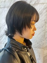 アイウィル(Ai WilL)&nbsp;艶感　ウルフカット　ショート　外ハネ　透明感　ダークカラー