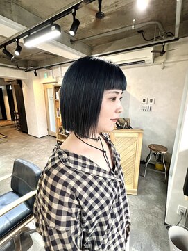 ニール(Neal) ワンレングスボブ×ダークブルー〈SAKU〉