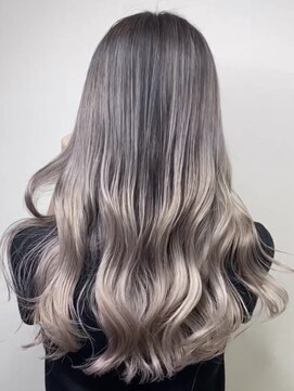 ゼウス(Zeus.) 海外ヘアーハッシュカットレイヤーカット