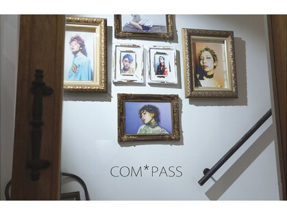 コンパス(COMPASS)の写真