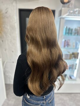 リア(riah) 透明感カラー/ライトブラウン/外国人風/立体感レイヤー/小顔