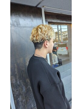 ソラーナ(SOLANA) 刈り上げツーブロックに対するプードルパーマ（ブリーチ毛）