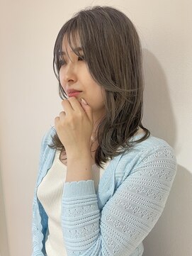 レヴィア(REVIA) レディースくびれレイヤースタイル