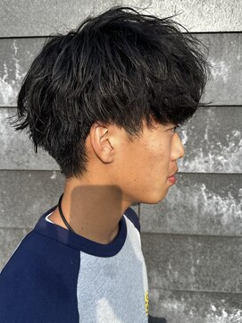 ヒュイル バイ ニアウ(Hwyl by Niau) メンズマッシュパーマニュアンスパーマスパイラルパーマ刈り上げ