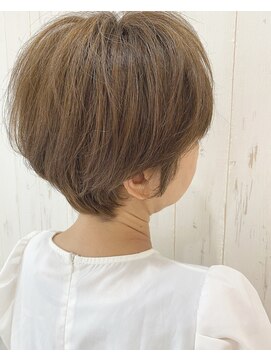 ラトゥーア ヘアデザイン(la tua HAIR DESIGN) 明るめ白髪染めショート