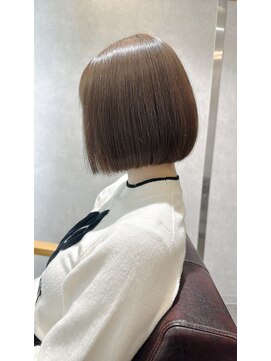 ヴィフクローネ(vifkrone) ブリーチなしグレージュ　ボブ【高山】