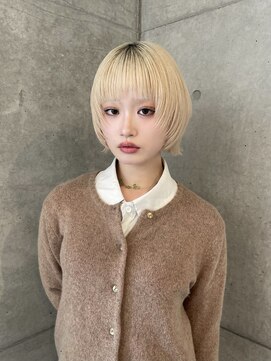 オーオシカシカスペース(OOO YY Space) ブロンド/顔周りレイヤー/ブリーチ/くびれボブ/ボブウルフ