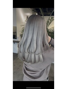 キング 心斎橋店(K!ng) ハイライトカラーミルクティーベージュレイヤーカット