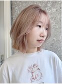 ハイトーンカラーミディアムレイヤーカットヘーゼルベージュボブ