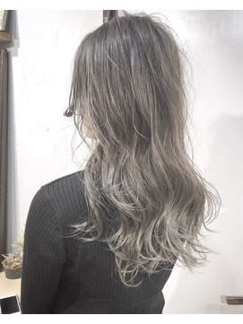 ヘアーアンドアトリエ マール(Hair&Atelier Marl) 【Marl】ホワイトアッシュのグラデーションカラー♪