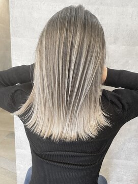 オリ(‘Oli) ホワイトベージュバレイヤージュ