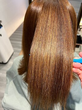 クレヨン ケース(Crayon case) ナチュラルブラウン髪質改善うねり毛をストレートへツヤ髪