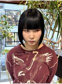 タイトボブ切りっぱなし黒髪暗髪ブリーチなしワンカラー前髪髪色