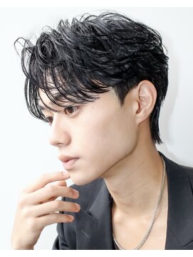 オーシャントーキョー ホワイト 原宿(OCEAN TOKYO WHITE) 前下がりセンターパートショートウルフニュアンスパーマ