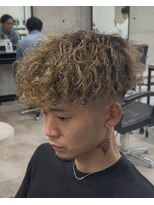 イーラ アメ村店(era)&nbsp;スペインカール　ツイストスパイラル眉カットメンズパーマ