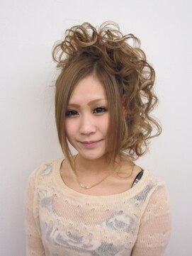 美容室イーナ(e na) ふんわりフワフワカールアップ
