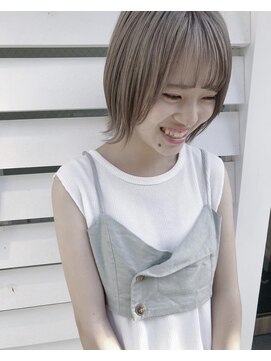 イェッカ(YECCA) ミルクティーグレー＊ハイトーンショート
