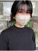 黒髪ショート。