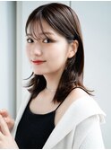 薄めバング鎖骨ミディアムボブ外ハネミディエアリーカール