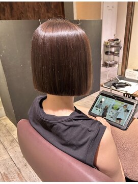 エミュー(emue) 20代30代40代髪質改善カラーアッシュベージュ小顔補正立体カット