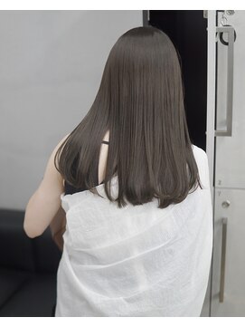 ネイヴィル 銀座(navile) 酸性ストレートで褒められる後ろ姿